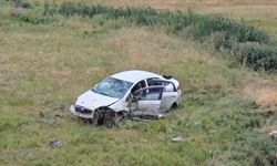 Kontrolden çıkan araç tarlaya savruldu: 3 yaralı