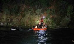 Munzur Nehri'ne yuvarlanan araçtan atlayan kadın yaşamını yitirdi