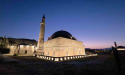 Van semalarında hilal Ay ve Mars, tarihi camilerle aynı karede büyüledi