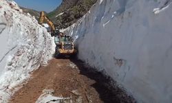 Yüksekova'da kar tünellerinde sona doğru: 2 aylık çalışma bitiyor
