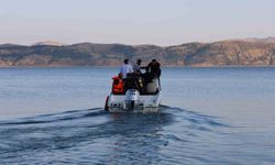 Yüzmek için göle giren 16 yaşındaki çocuk gözden kayboldu