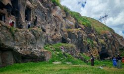 Ahlat mağara evleri yıl boyunca ziyaretçilerin ilgisini çekiyor