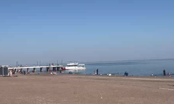 Ahlat’ta sıcak hava sahilleri doldurdu