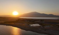 Süphan Dağı ve Arin Gölü’nün eşsiz günbatımı manzarası