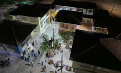 Seksenler Sokağı'nda akşam yoğunluğu yaşanıyor
