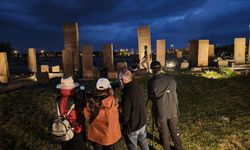 Ahlat Selçuklu Meydan Mezarlığı'nda Gece Müzeciliği'ne yoğun ilgi