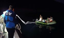 Van Gölü’nde mahsur kalan vatandaşlara hızlı müdahale