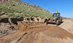 Dağcılar için Süphan Dağı'na yol açma çalışması