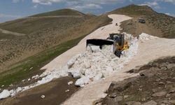 Kolludere yayla yollarında kar mesaisi sürüyor