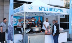 Bitlis Belediyesinden hastane önünde ücretsiz çorba ikramı