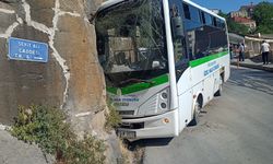 Bitlis'te yolcu otobüsü kaya bloklarına çarptı 5 kişi yaralandı