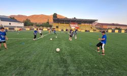 Güroymak'ta yaz spor okullarında futbol coşkusu