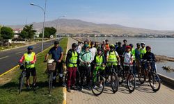 30 bisikletli, Tatvan-Ahlat arasında 90 kilometre pedal çevirdi