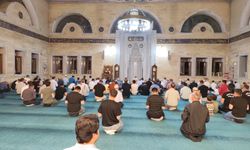 Tatvan’da camiler Mevlid Kandili’nde doldu