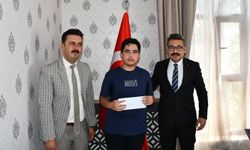 Adilcevaz'da LGS'de dereceye giren öğrenciler ödüllendirildi