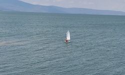Çıldır Gölü'nde yelkenler rüzgârla buluştu