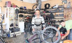 Erzincan'da bisiklet tamircilerinde yaz yoğunluğu yaşanıyor