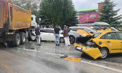 Erzurum'da 10 araçlı kazada 5 kişi yaralandı