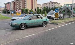Erzurum'da araçlar birbirine girdi: 3 yaralı