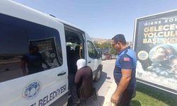 Hastane önünde dilencilik yapan 3 kişi zabıta ekiplerince yakalandı