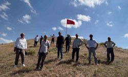 Kars'ta zirveye taşınan bayrak sevgisi