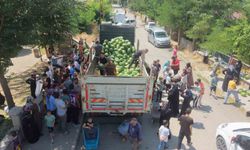 Muş’ta yüzleri güldüren karpuz ikramı: 8 mahallede ücretsiz dağıtıldı