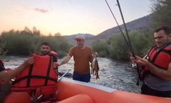Nehir suları yükseldi, 2 kişi adada mahsur kaldı