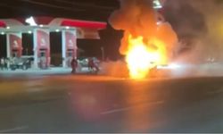 Seyir halindeki otomobil alev aldı, yaralanan iki kardeş Van’a kaldırıldı