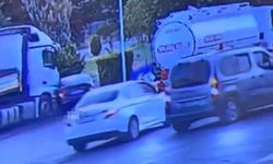 Tırın otomobili sürüklediği kaza kameraya yansıdı