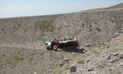 Tunceli'de uçuruma yuvarlanan vinçten 1 kişi yaralı kurtuldu