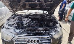 Van'da park halindeki otomobilin motoru alev aldı