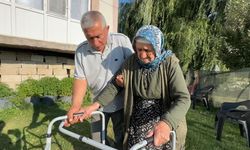 Yüksekova’da fedakârlık hikâyesi: 45 yaşındaki oğul, 80 yaşındaki annesinin eli ayağı oldu