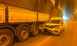 Kuskunkıran Tüneli’nde otomobil tıra çarptı: 1 yaralı