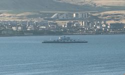 Tatvan'da göl manzarasına feribot eşlik etti