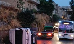 Kalealtı’nda araç yan yattı: 4 yaralı