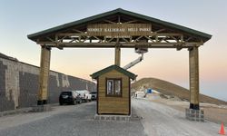 Nemrut Kalderası’nın girişine “Milli Park” tabelası asıldı