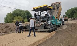 Aydınlar Beldesinde sıcak asfalt çalışması başladı