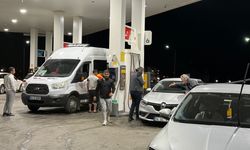 Tatvan’da zam öncesi akaryakıt kuyruğu