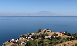 Yelkenli Köyü ile Süphan Dağı aynı karede