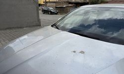 Tatvan’da yağmur sonrası araçlar çamura büründü