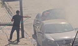 Tatvan’da park halindeki araçta yangın çıktı