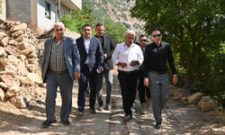 Hizan Kaymakamı Öztürk, köy ziyaretlerinde vatandaşların taleplerini dinledi