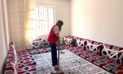 Vakıflardan yaşlı vatandaşa temizlik desteği