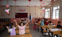 Hizan’da minik öğrenciler okula uyum sağlıyor