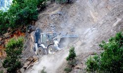 Hizan’da heyelan nedeniyle kapanan yol ulaşıma açıldı