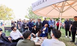 Vali Karakaya, Tatvan Sahilinde Esnaf ve Vatandaşlarla Buluştu
