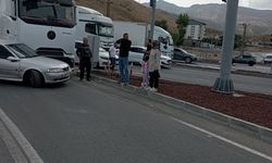 Tatvan’da kamyon ile otomobil çarpıştı