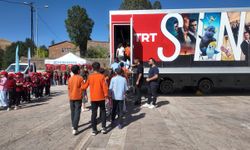 TRT Sinema Tırı Bitlis'te çocukların yüzünü güldürdü