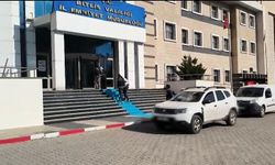 Narkotik ekipleri operasyon düzenledi: Esrar ve silahlar ele geçirildi