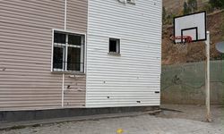 Hizan’da okula av tüfeğiyle ateş açıldı